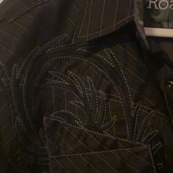 Roar embroidered shirt - Picture 4 of 6